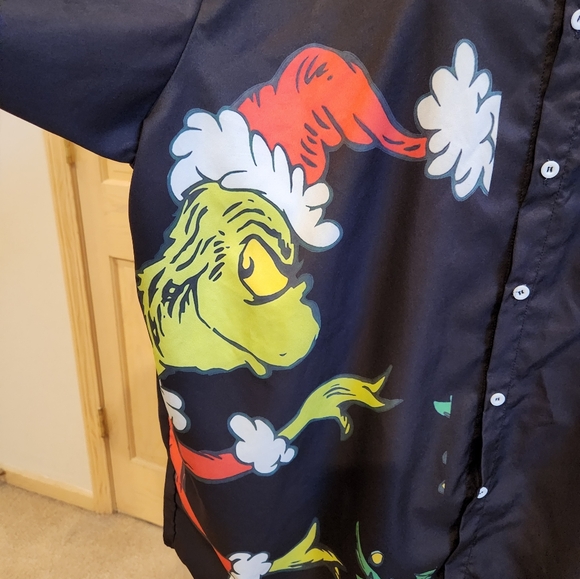 Grinch Graphic Black Shirt - Picture 2 of 6